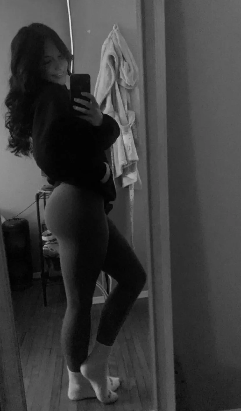 Hope there’s more then one thing that gets your cock going in my pic 🤭 [F] posted by DocumentLess9435