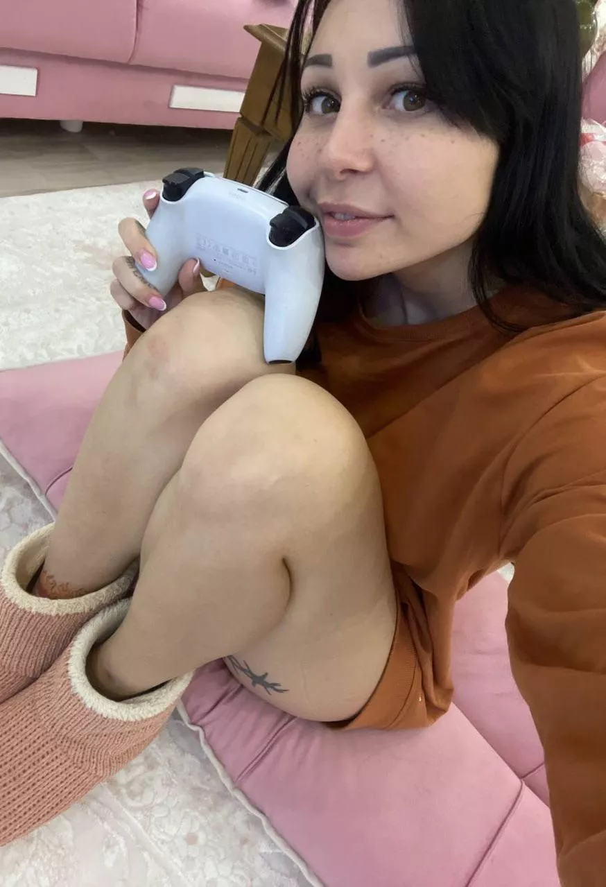 I like to play sitting on the floor posted by Lazy-Mind-4901