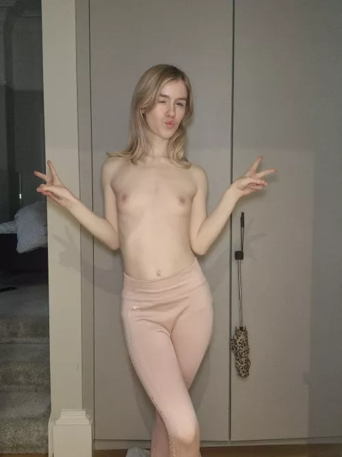 I love it when people look at me and touch their cock by Elise_Petitexxx