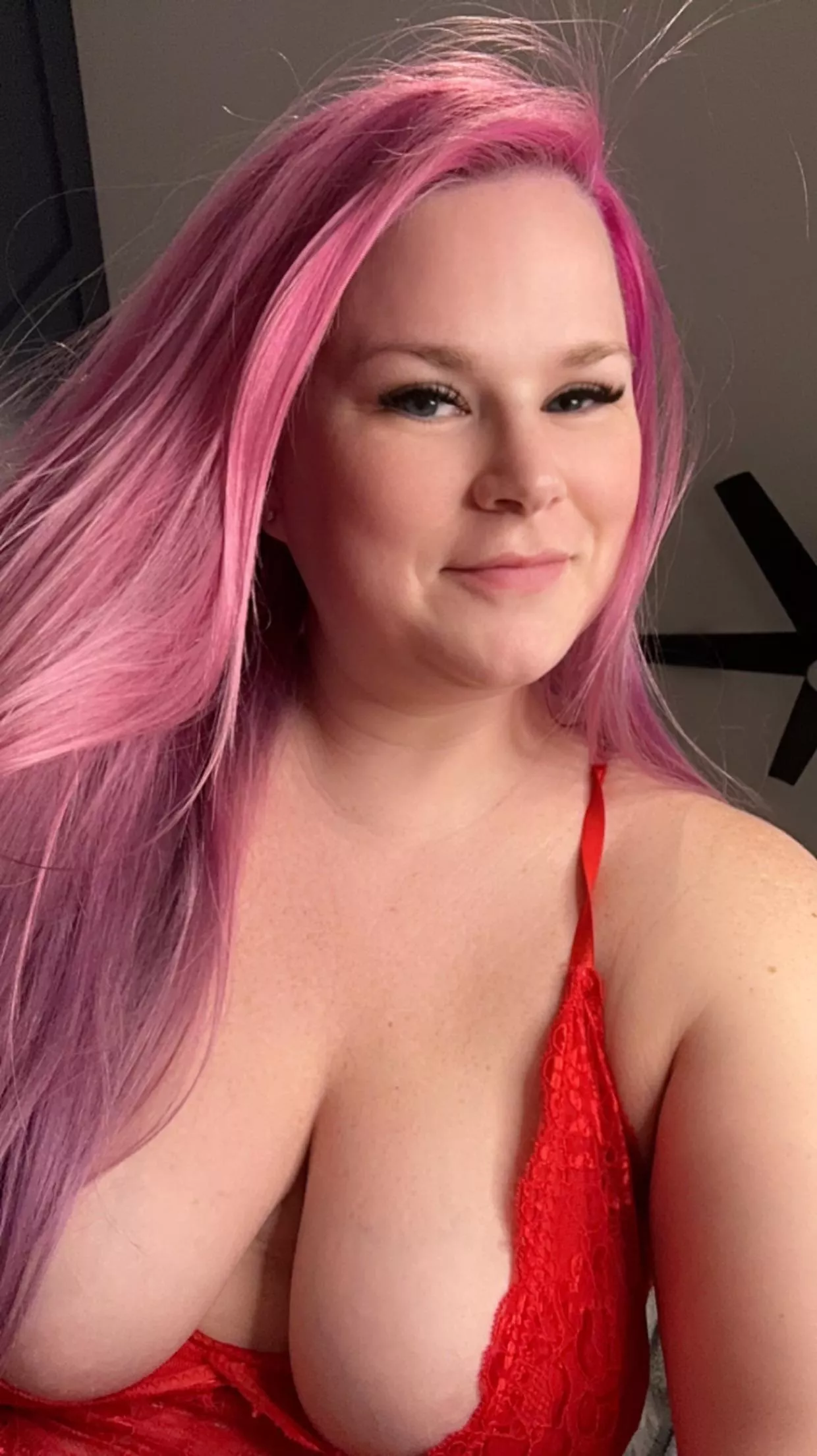 I love standing out with my pink hair 🥰 posted by fingers_toes_soles