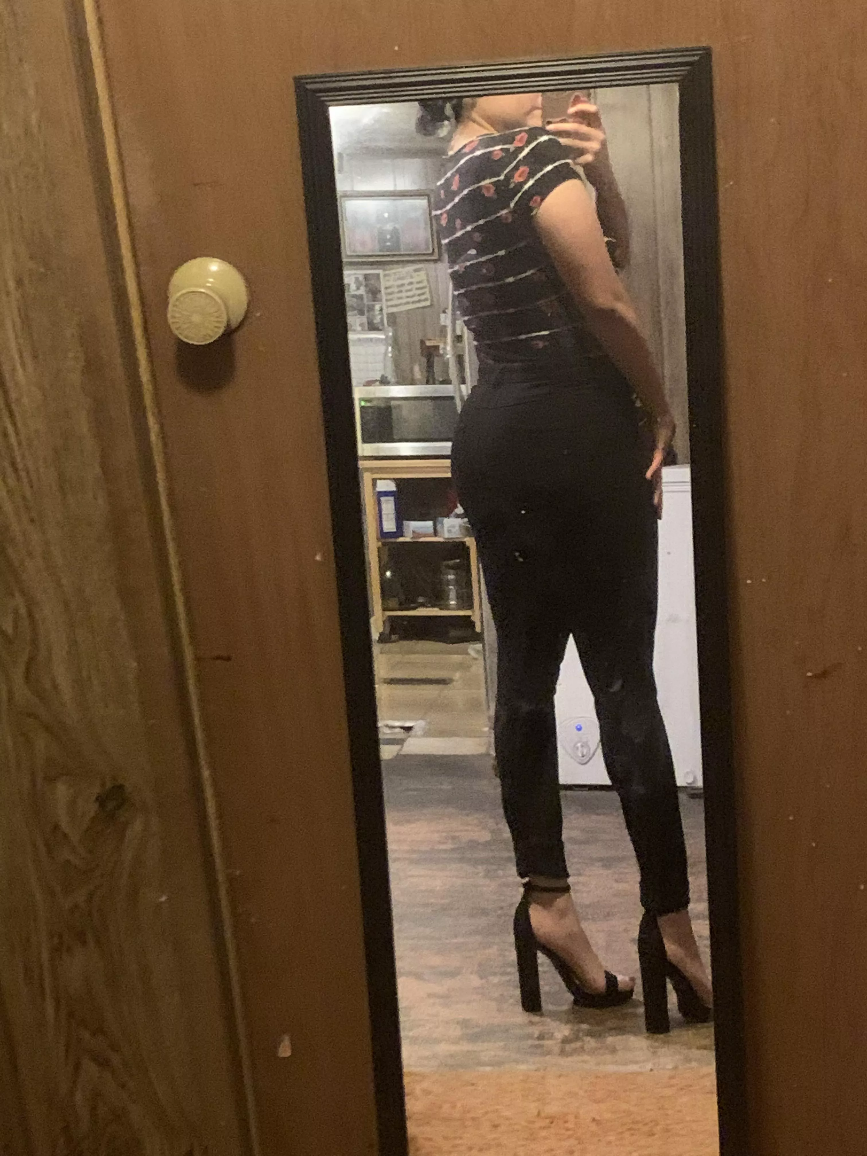 I love this picture. It really shows off my….heels 😅 posted by MissKittyCat12