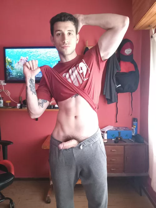 I need a hole to put this veiny dick in by borjeishon