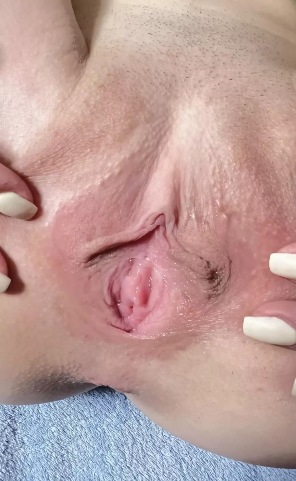 Kiss me pls💋 posted by tiny_mila