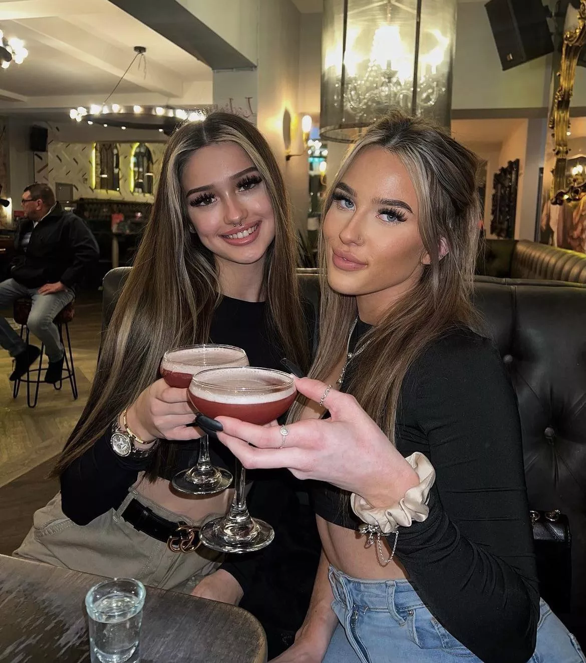 Left or right? posted by Funtimecentral9