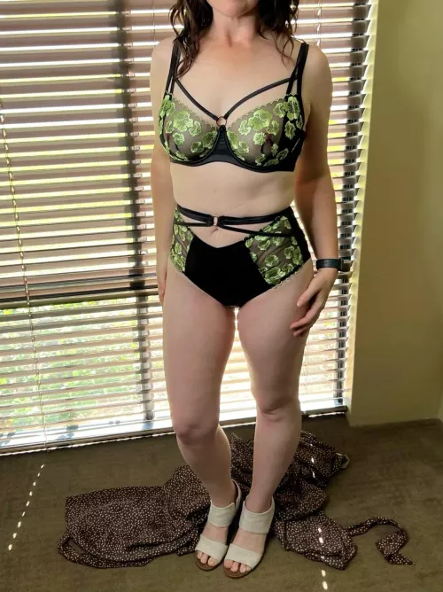 Mom bod after church today. 38F by mindyoshea