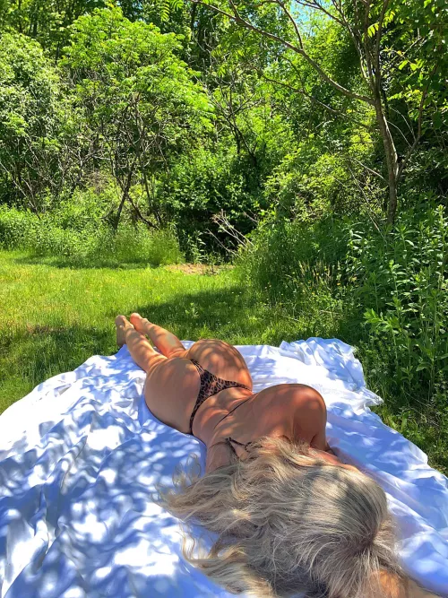 Nature booty by Wallydinger123