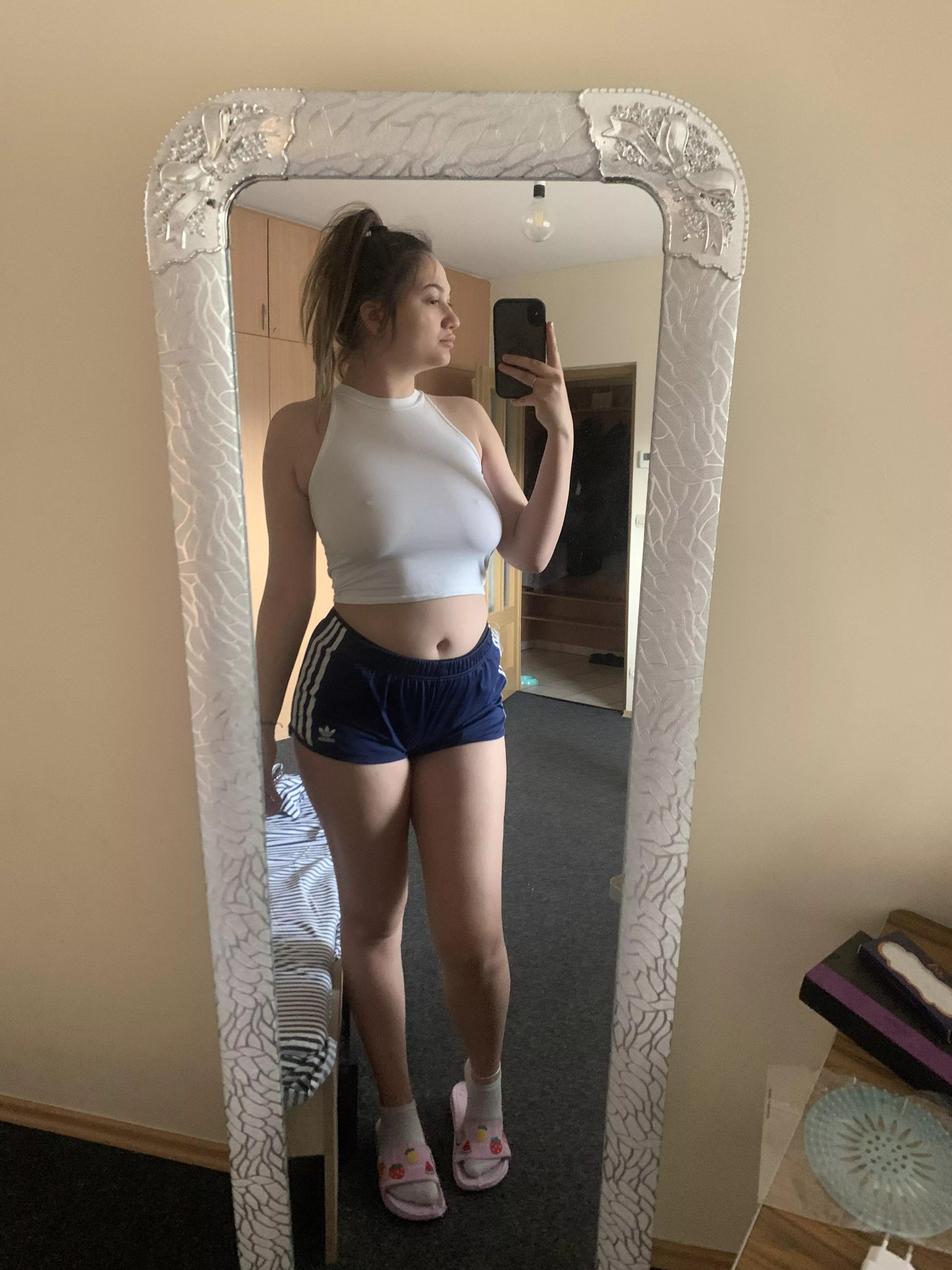 No bra 😸 posted by Xxkityx