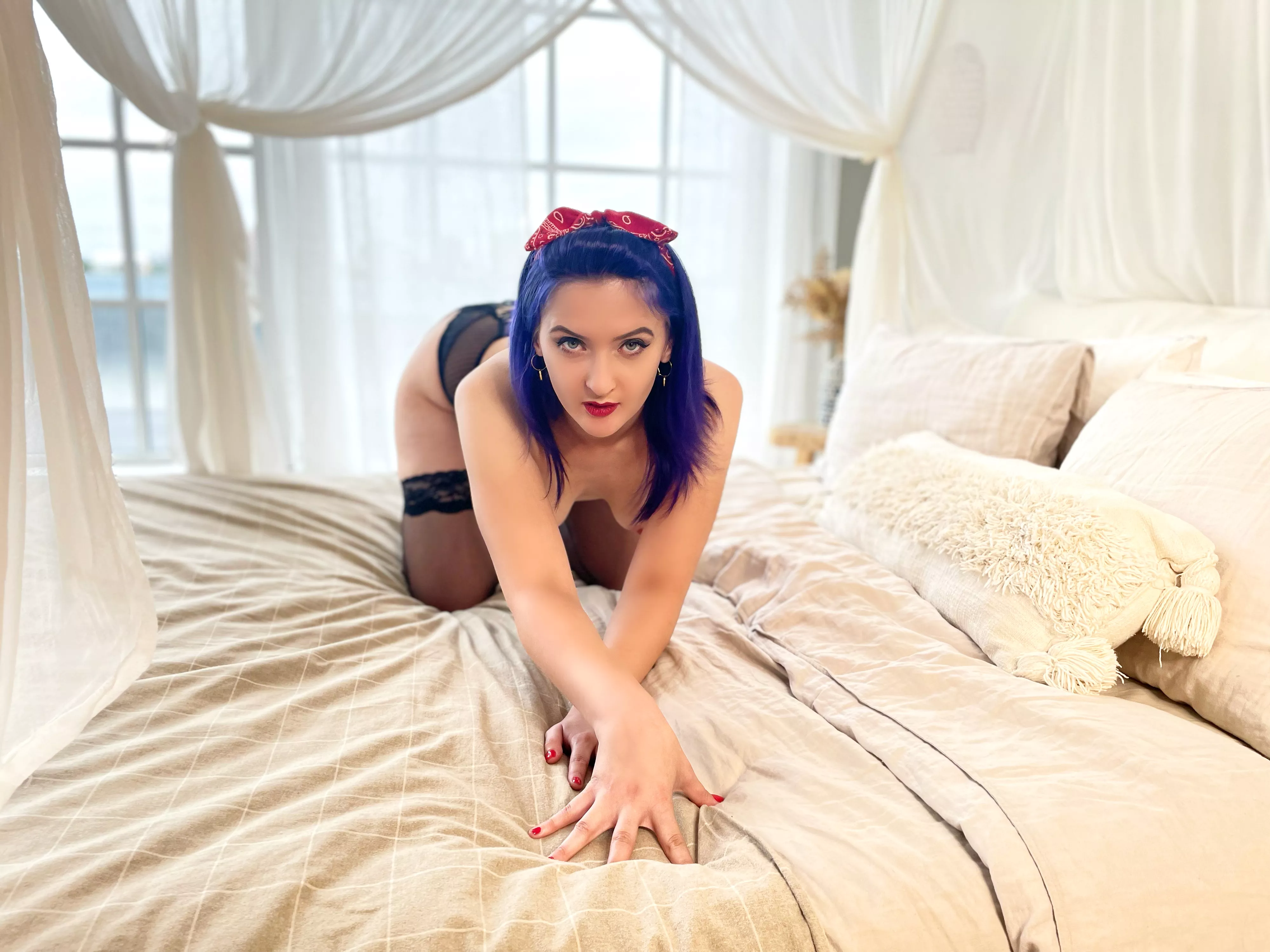 ONLINE https://chaturbate.com/amalyvill/ posted by Honeygir1s