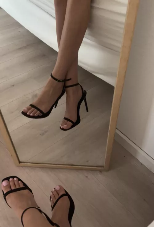 Only heels stay on by urdreammyreality