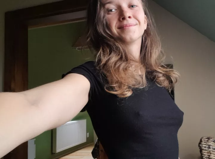 Outside is 15 °C ... that is 59 °F 🤔😇 posted by beeboogirl