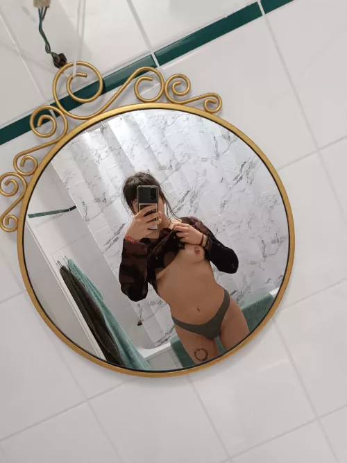 Peekaboo by MalBeehave