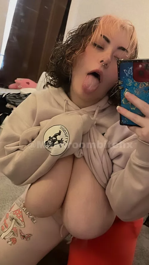 Pretty brunette here to fulfill your deepest desires! by Mushroomb_itchh