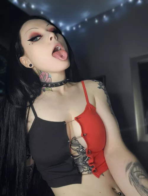 The best goth sluts swallow 😏 by xmissxlilith