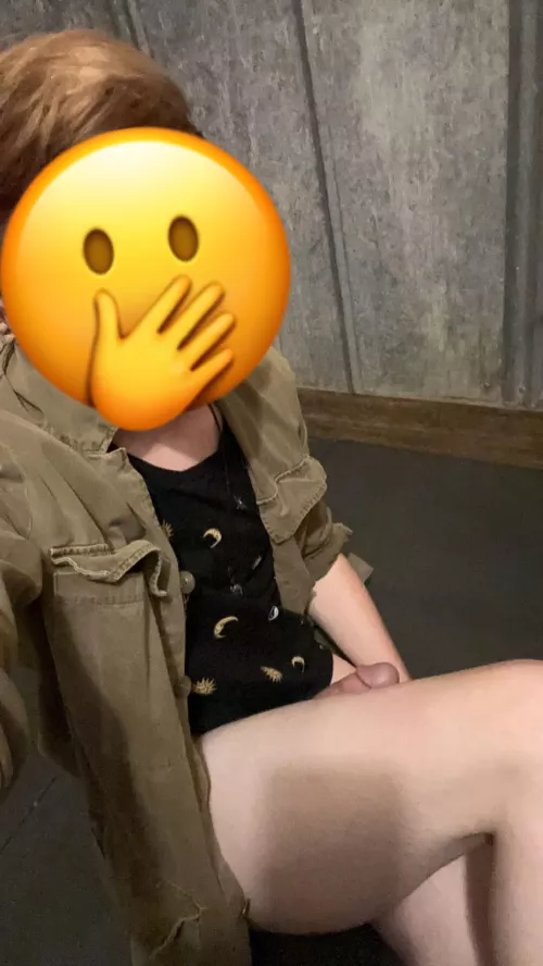 Who can i fuck on this floor? by YepImKinkie