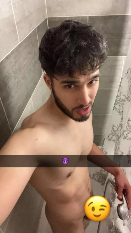 21 Bi Top Looking for fun 👀 by Potential_Bid6468