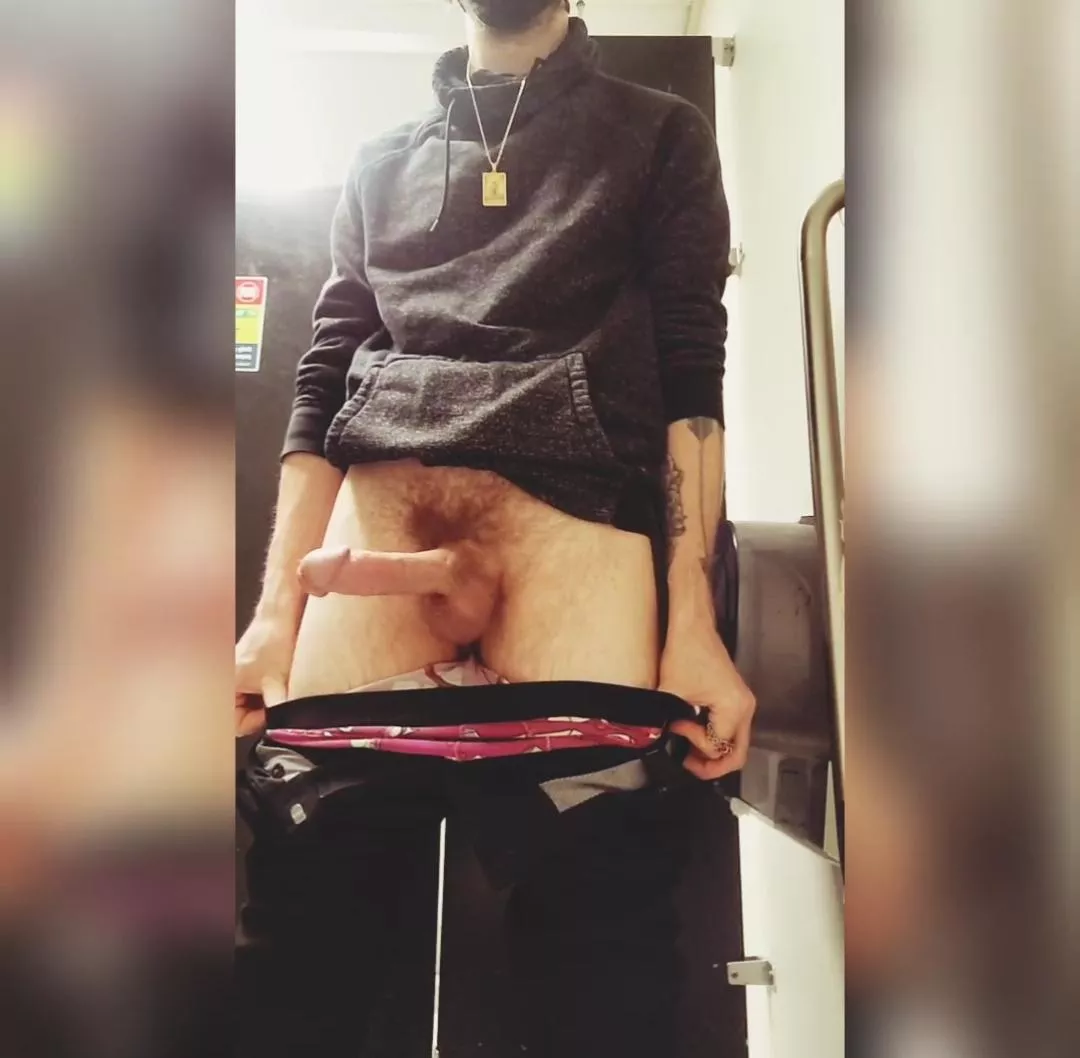 always hard in the work washroom 🥵 posted by sandwitch95