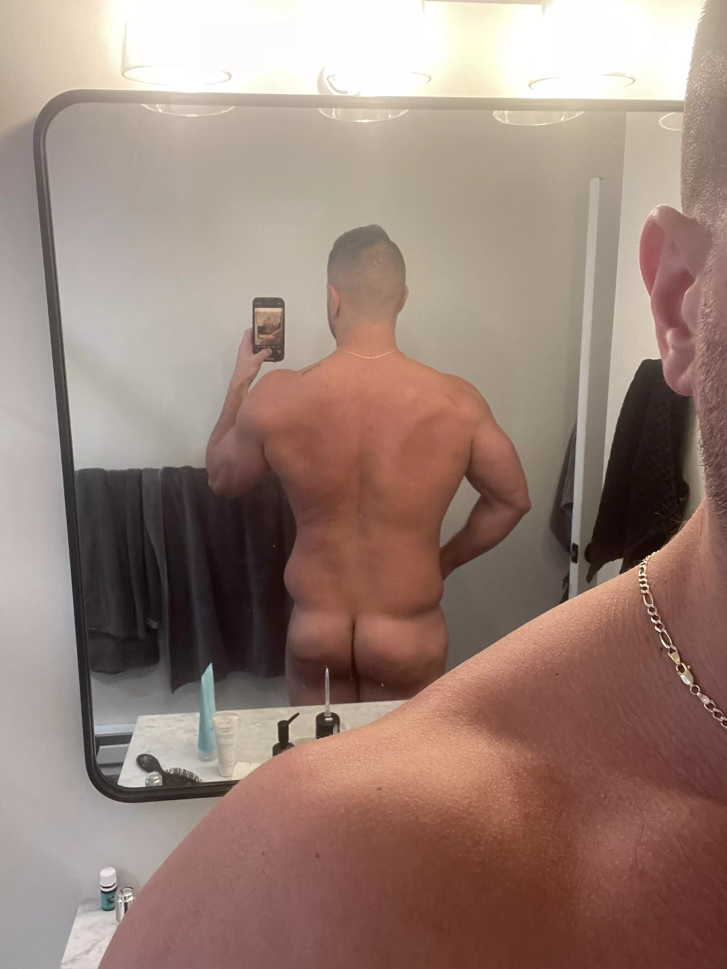 Back and booty anyone? [m] posted by here2pley