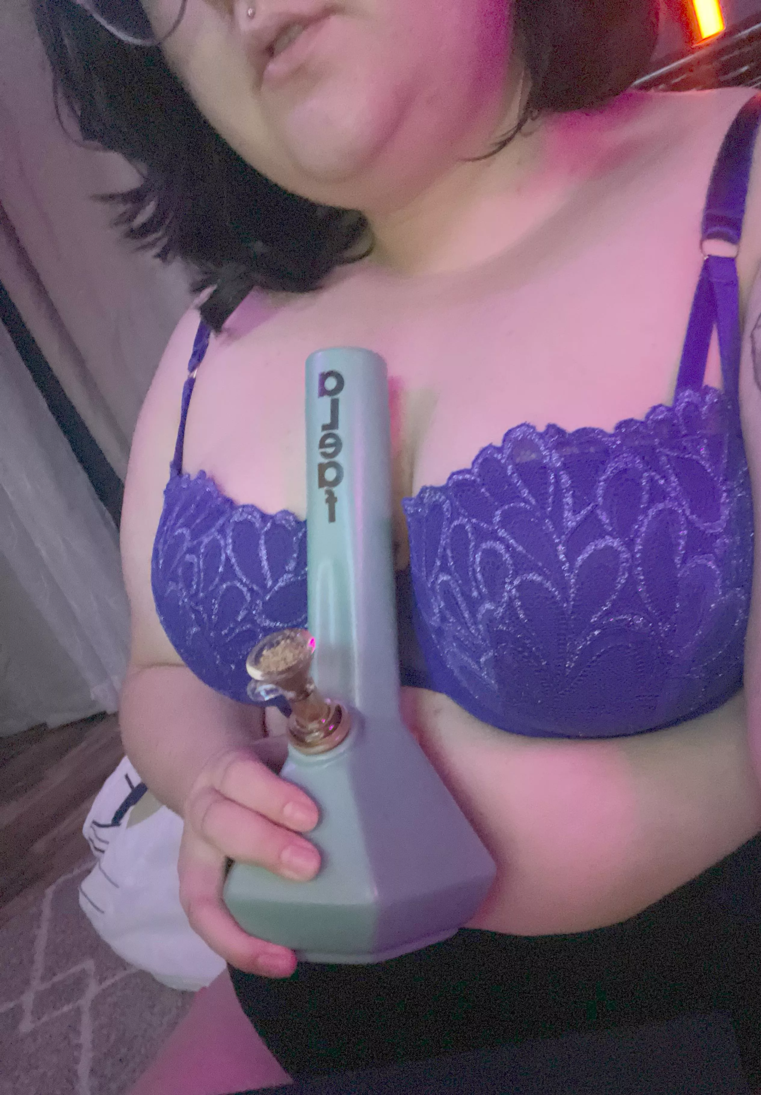 Back on my bs :) anyone want to chat or chat on sc, women pre[f]erred, men accepted posted by Celinenetherhearing