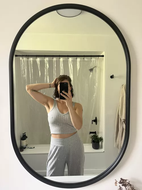 Bathroom selfie 💁🏻‍♀️ [f] by maplesyrup_girl