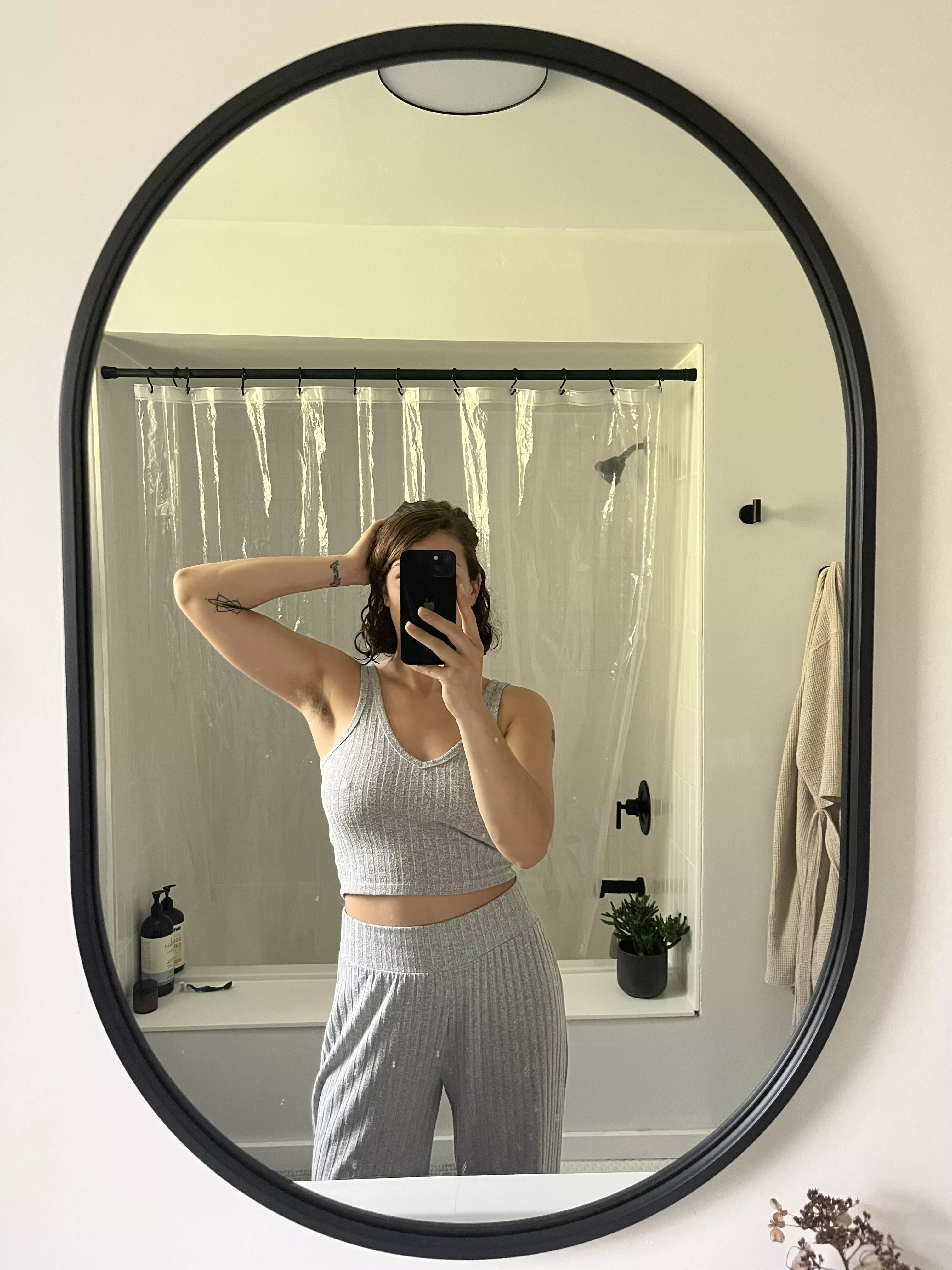 Bathroom selfie 💁🏻‍♀️ [f] posted by maplesyrup_girl