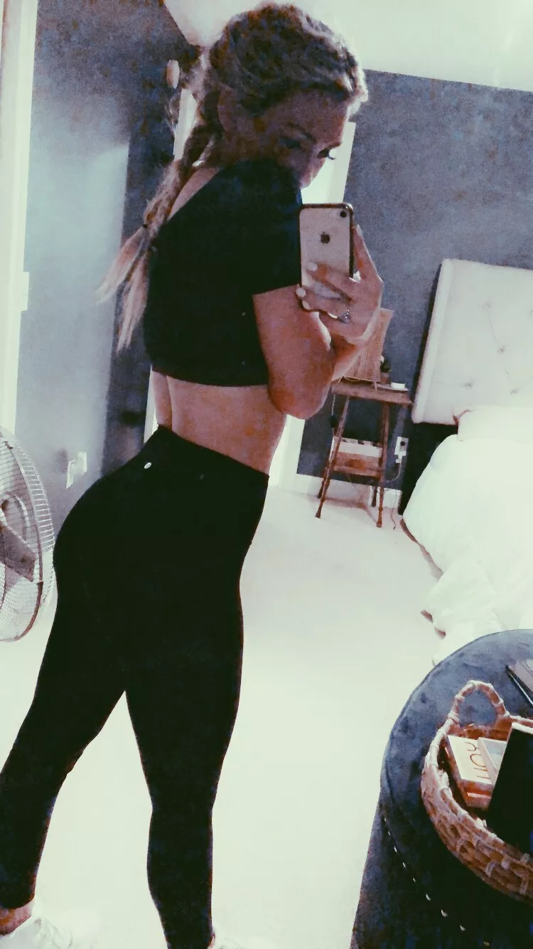 Blonde selfie posted by Wallydinger123