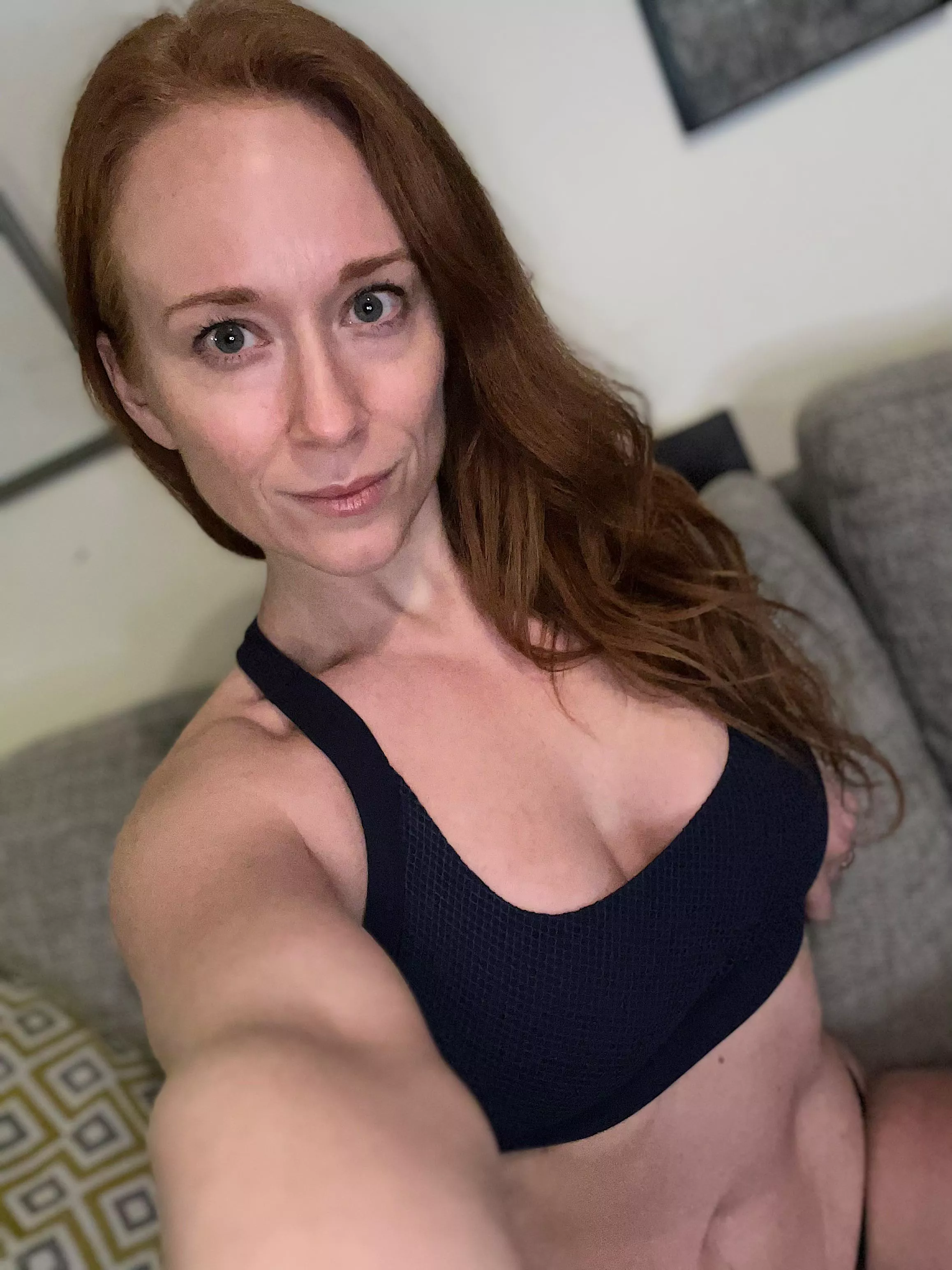 Evening lovelies 💋 posted by GingerPollyAnna8669