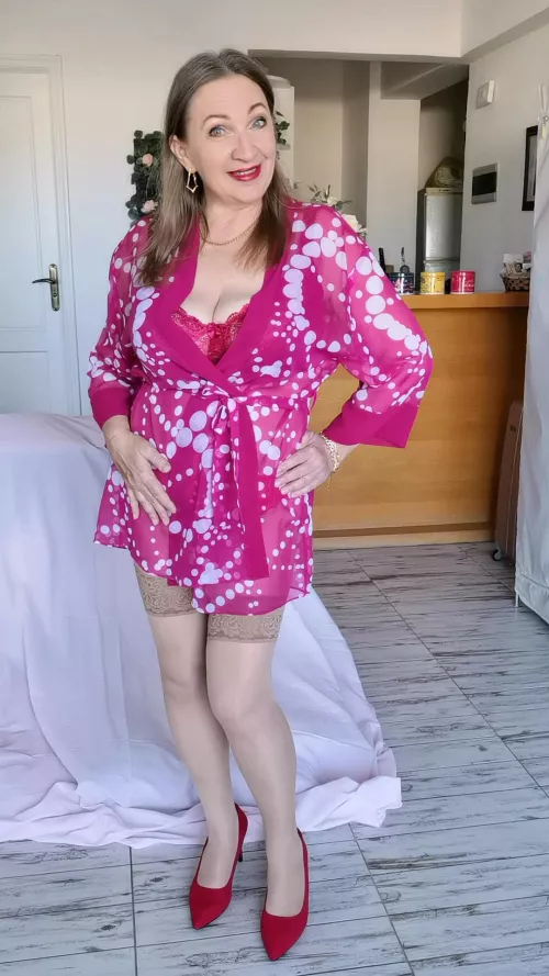 F57 in red outfit by MariaMilf