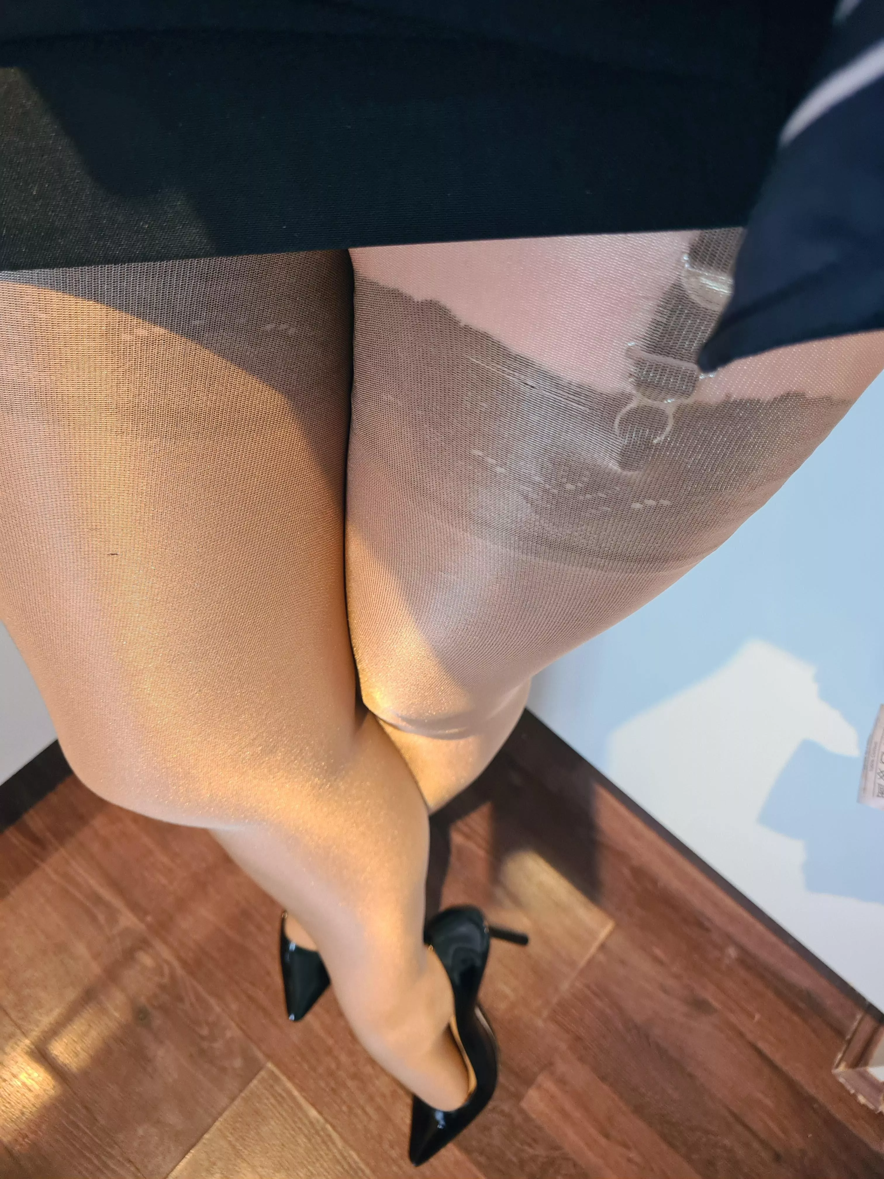 Glistening Wolford Neon posted by Pandoras_Pantyhose