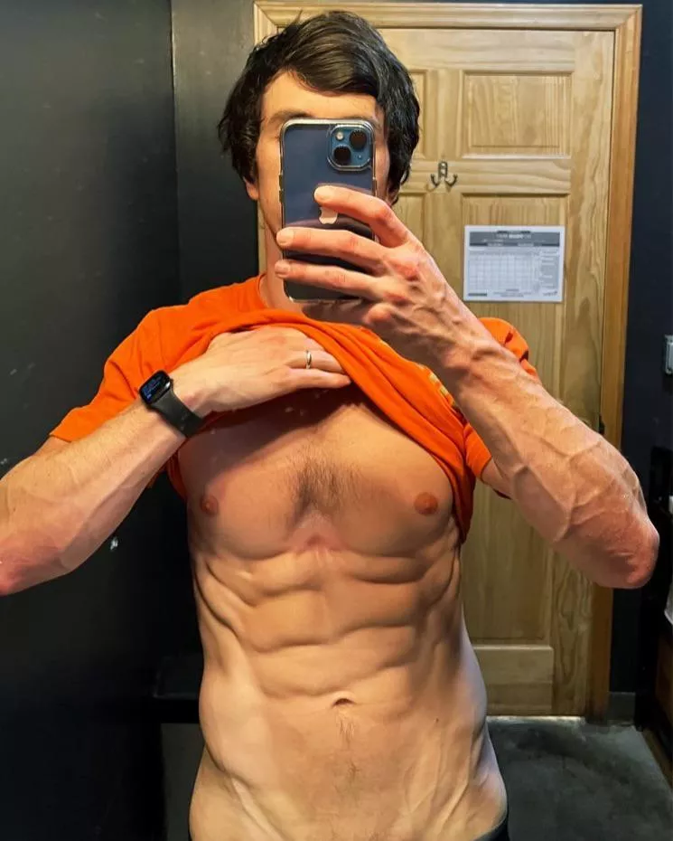 Good lighting in the pizza place bathroom. posted by Shred_and_Bread