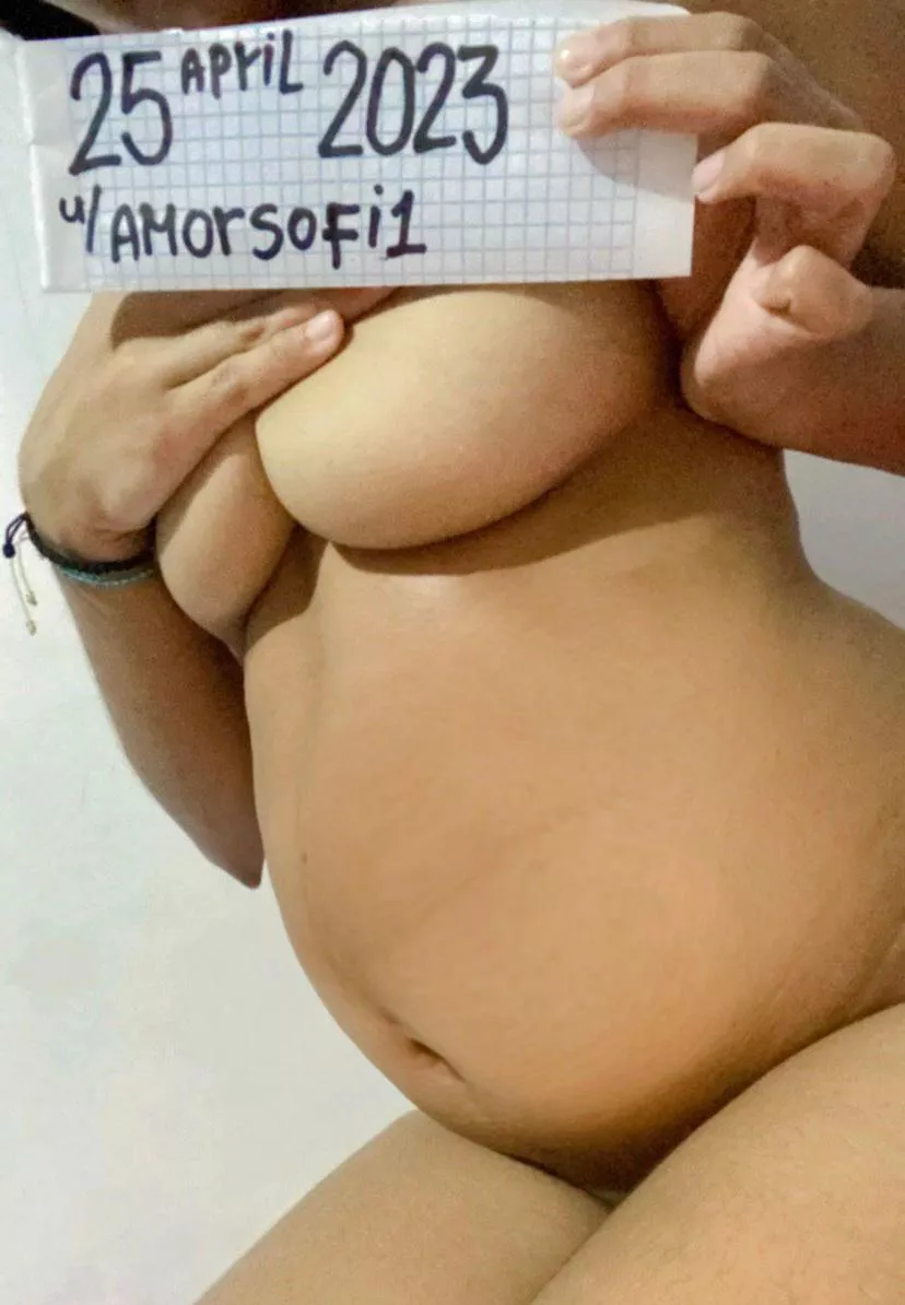 Hello daddy 😏 mommy is horny posted by AmorSofi1