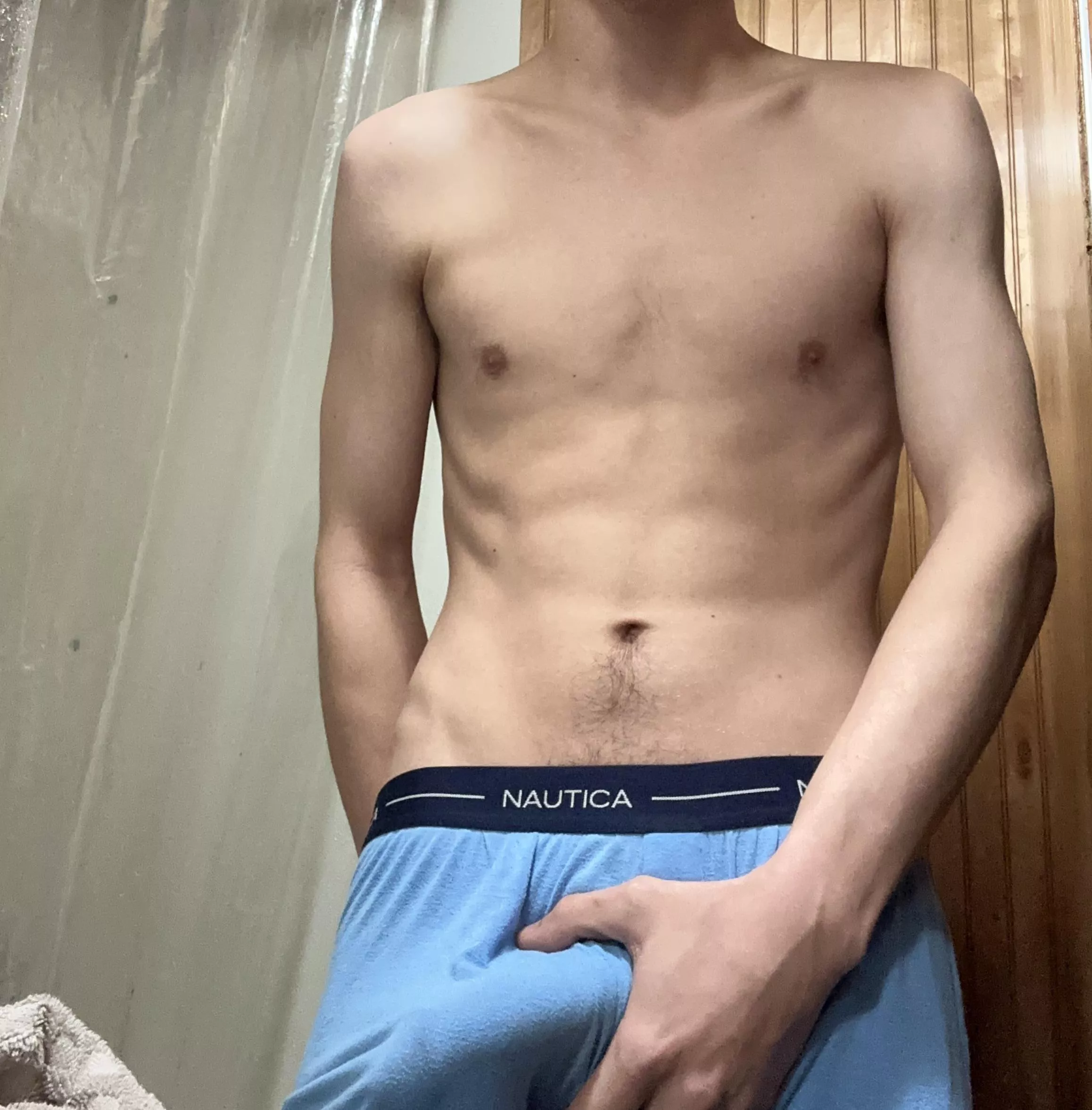 I know I’m not the biggest, but if I gave you my hotel key card are you coming up🤔😏😈 posted by JoeDingo_