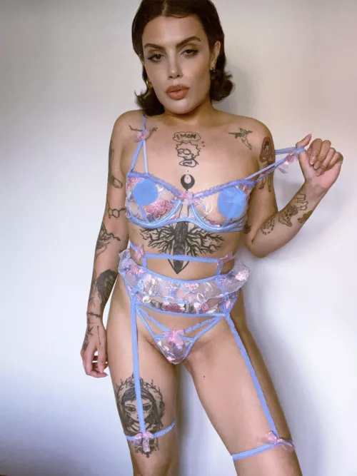 I’m waiting for you 💋 by sadfrida