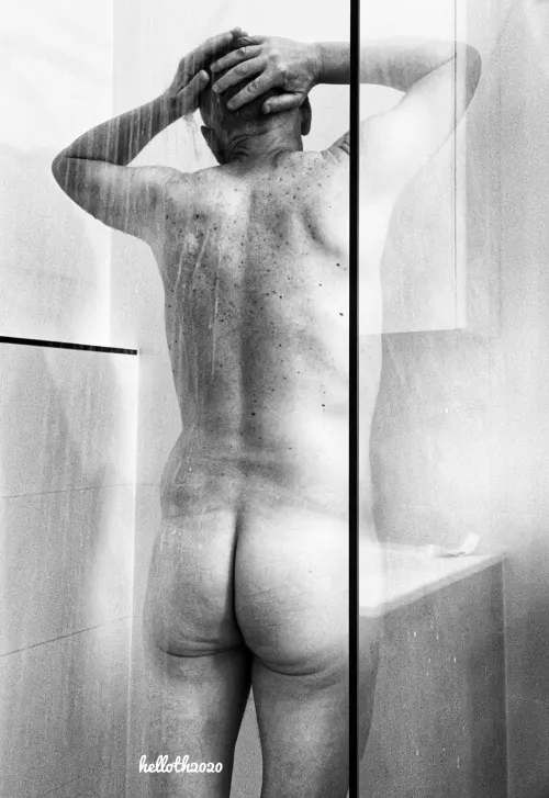 It’s Sydney, it’s Wednesday, it’s Hump Day and I just wanna sing along in the shower…who’s joining me? by helloth2020