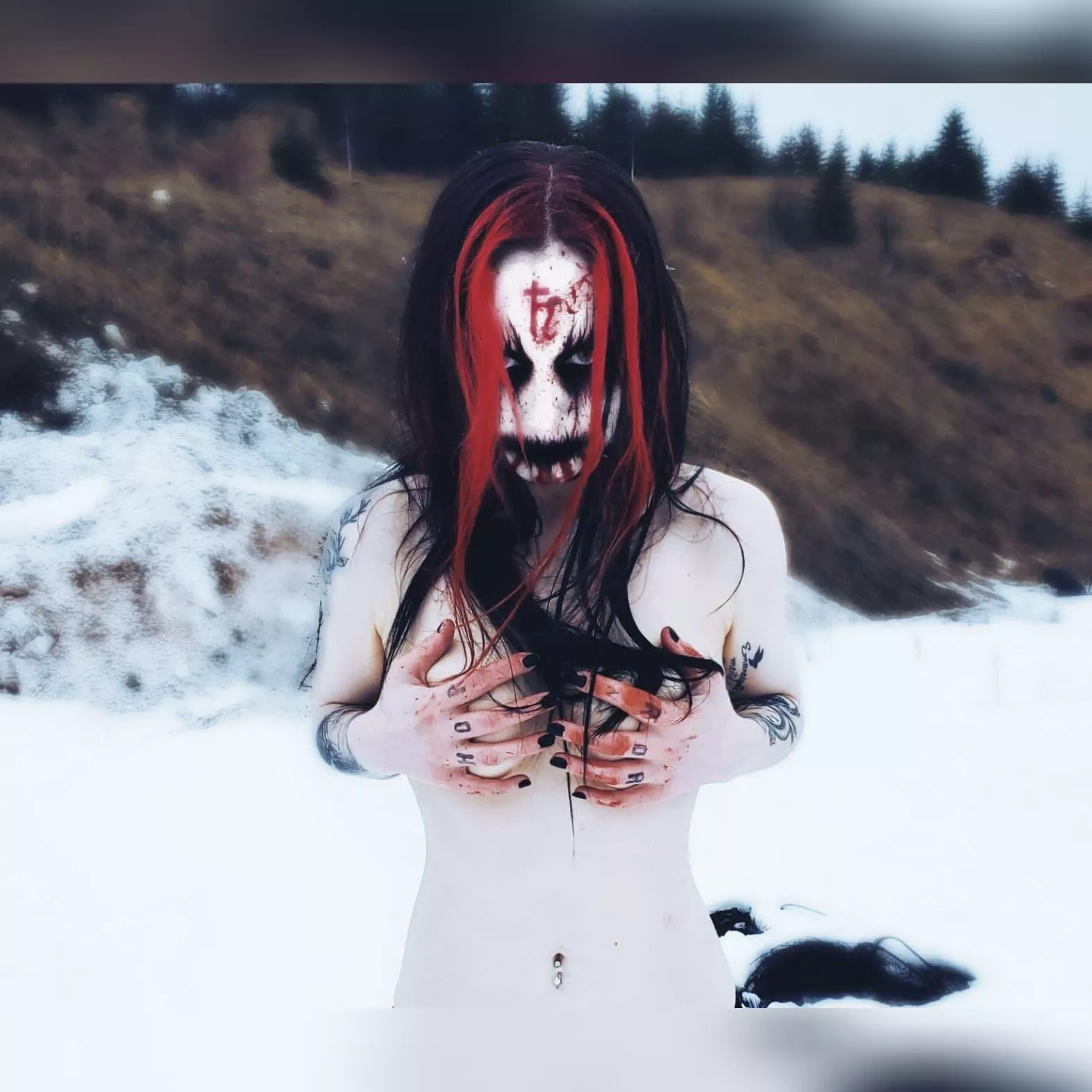 Just here trying to make this sub more metal 😅😈🤘🏻🖤 posted by xmissxlilith