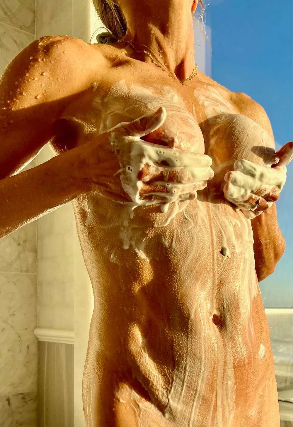 Keep'n it tight posted by FitWifeHaley