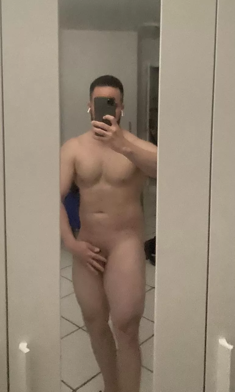 (M) Mirror, mirror… posted by Candid_Rhubarb_8989