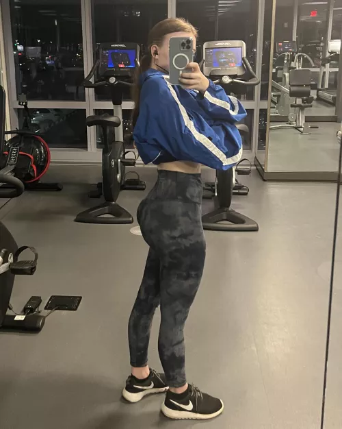 Meet me at the gym by realprettyangel