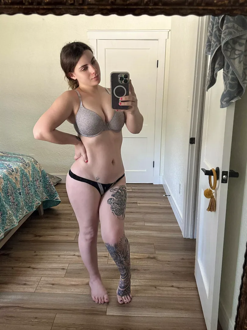 Milf selfie posted by LunaBenna