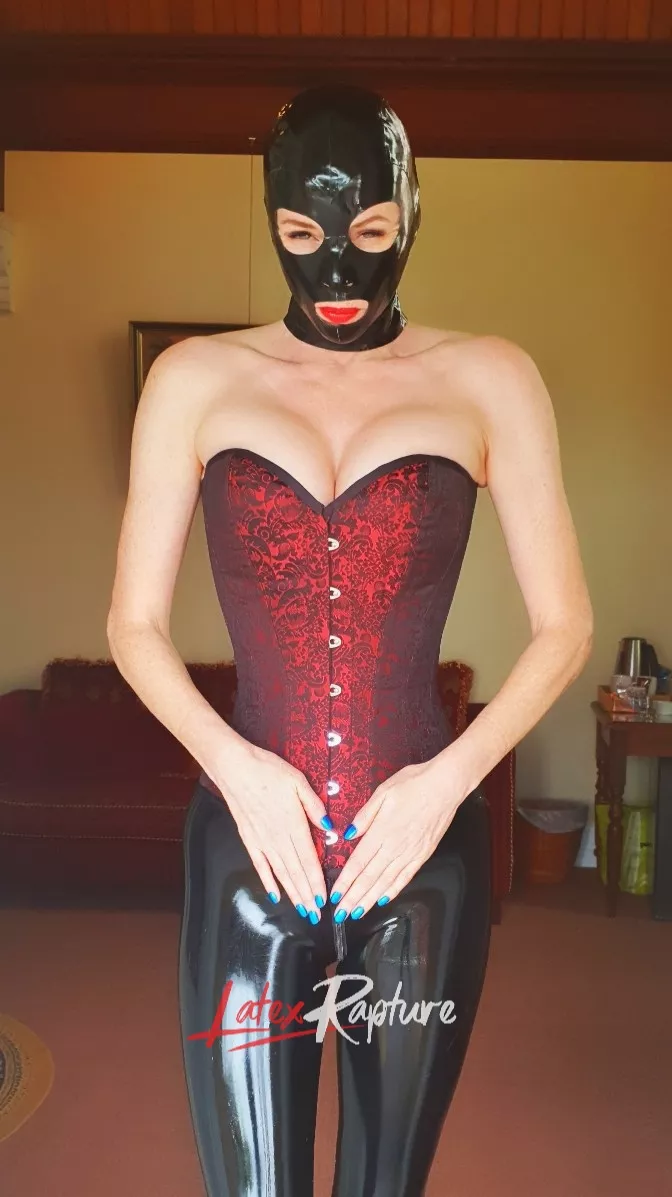 My favourite corset and hood together. Now let's get dirty posted by LatexRapture