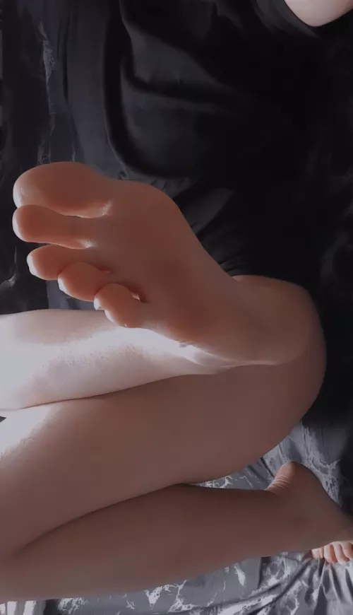 My soles needs your cum by yoshimellow