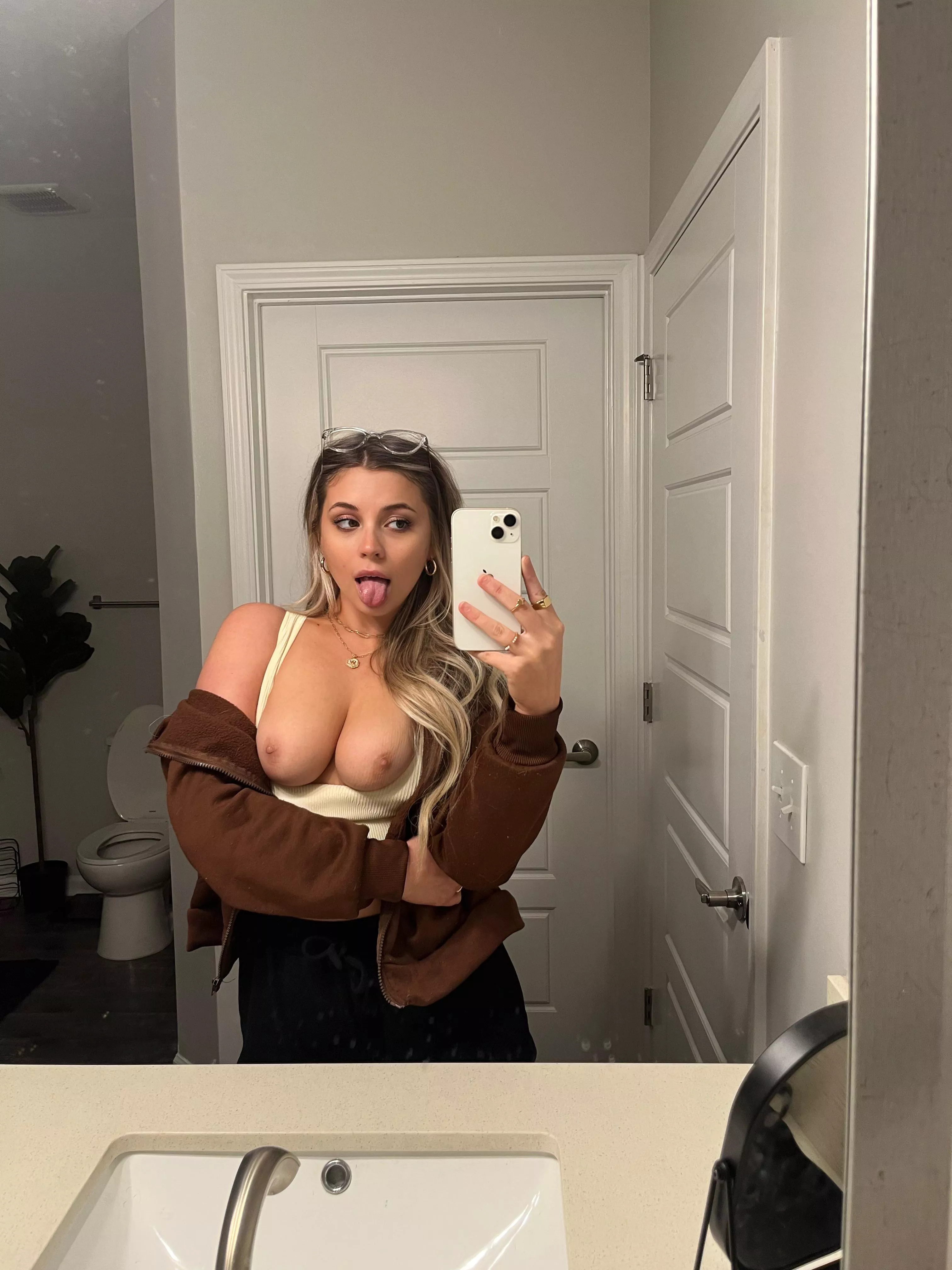 Need somebody to send nudes to, any takers? posted by RightNuttGirl