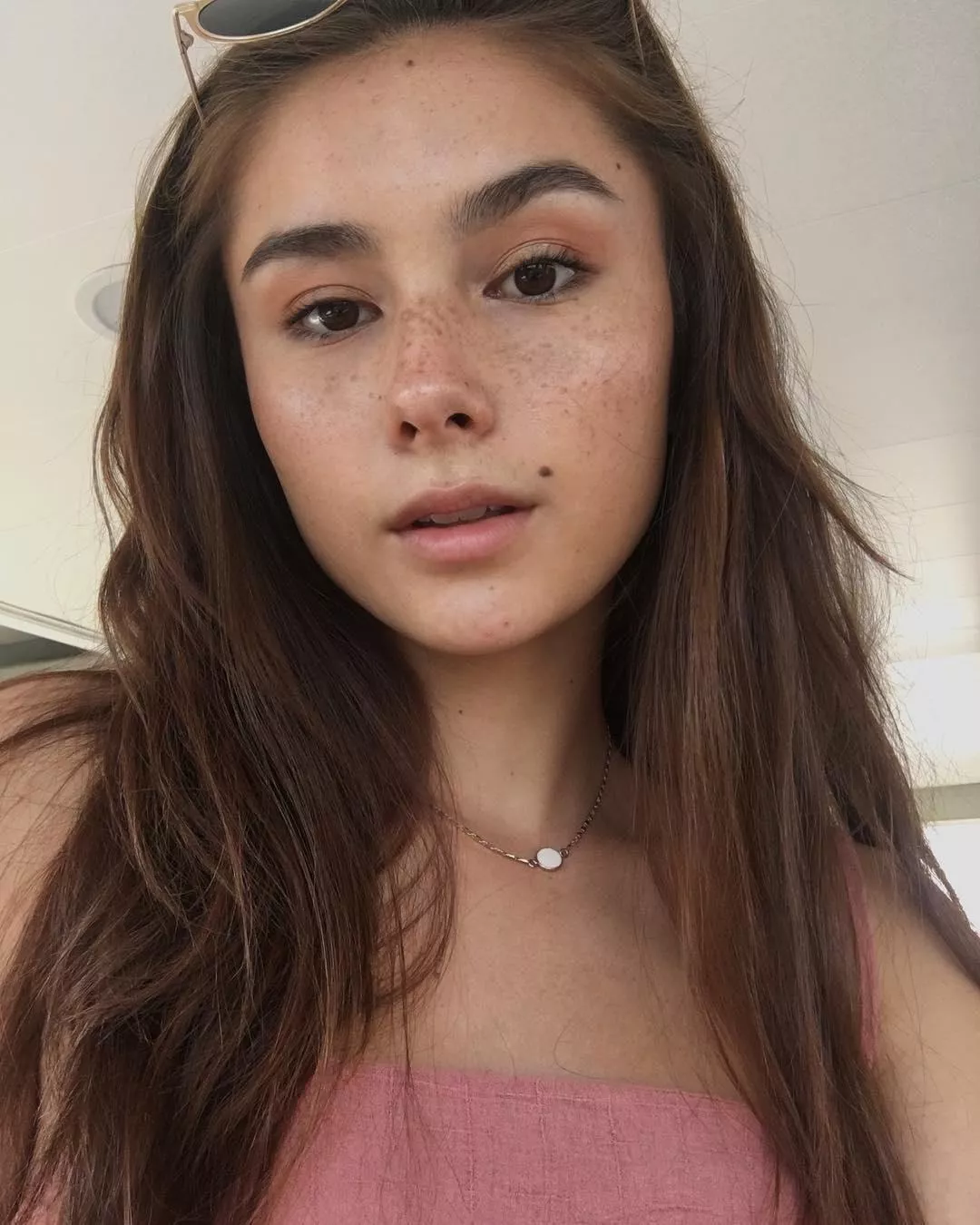 Pretty girl posted by Weakness-Valuable