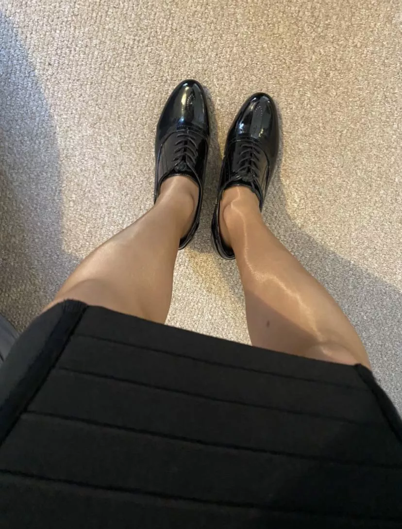Shiny CD-R Pantyhose at work ☺️ posted by ScarletNylon