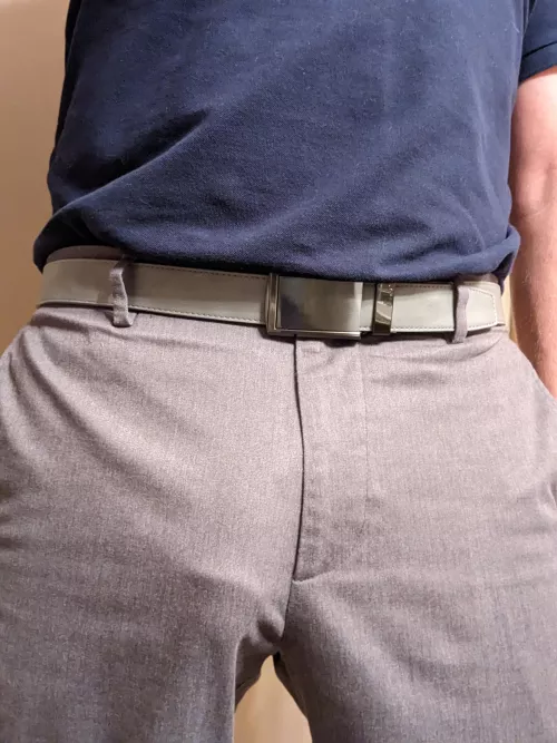 who else gets noticeably turned on at work? by elingtonoffun