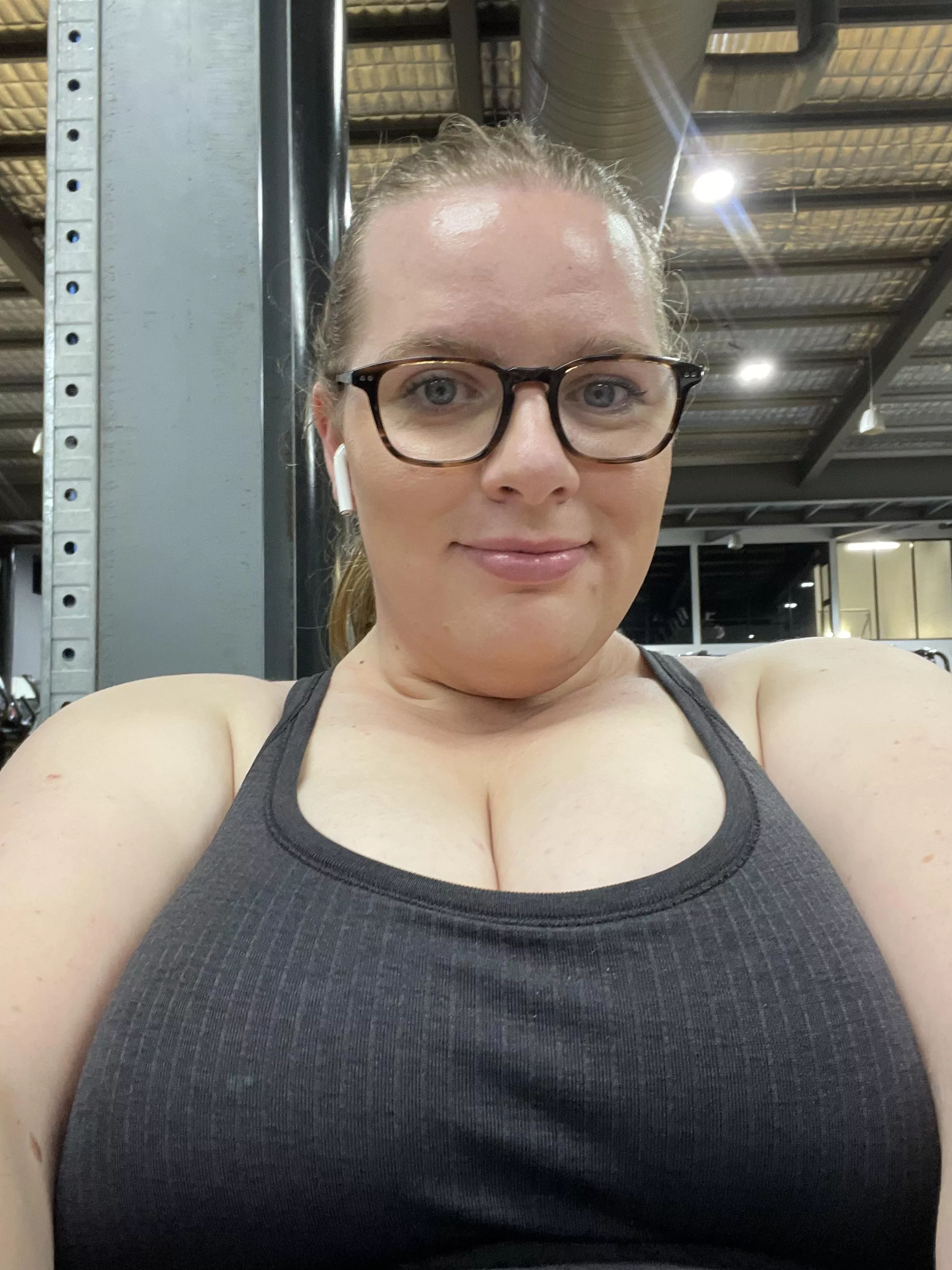 Would you like to sit opposite me at the gym posted by Hayleycurvy
