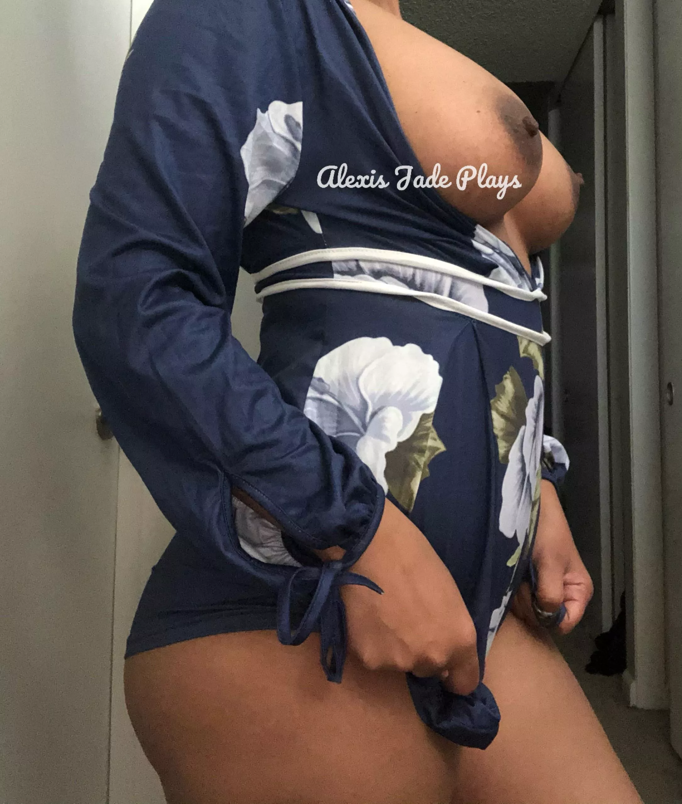 You like when I show off for you? posted by Alexis_Jade_Plays