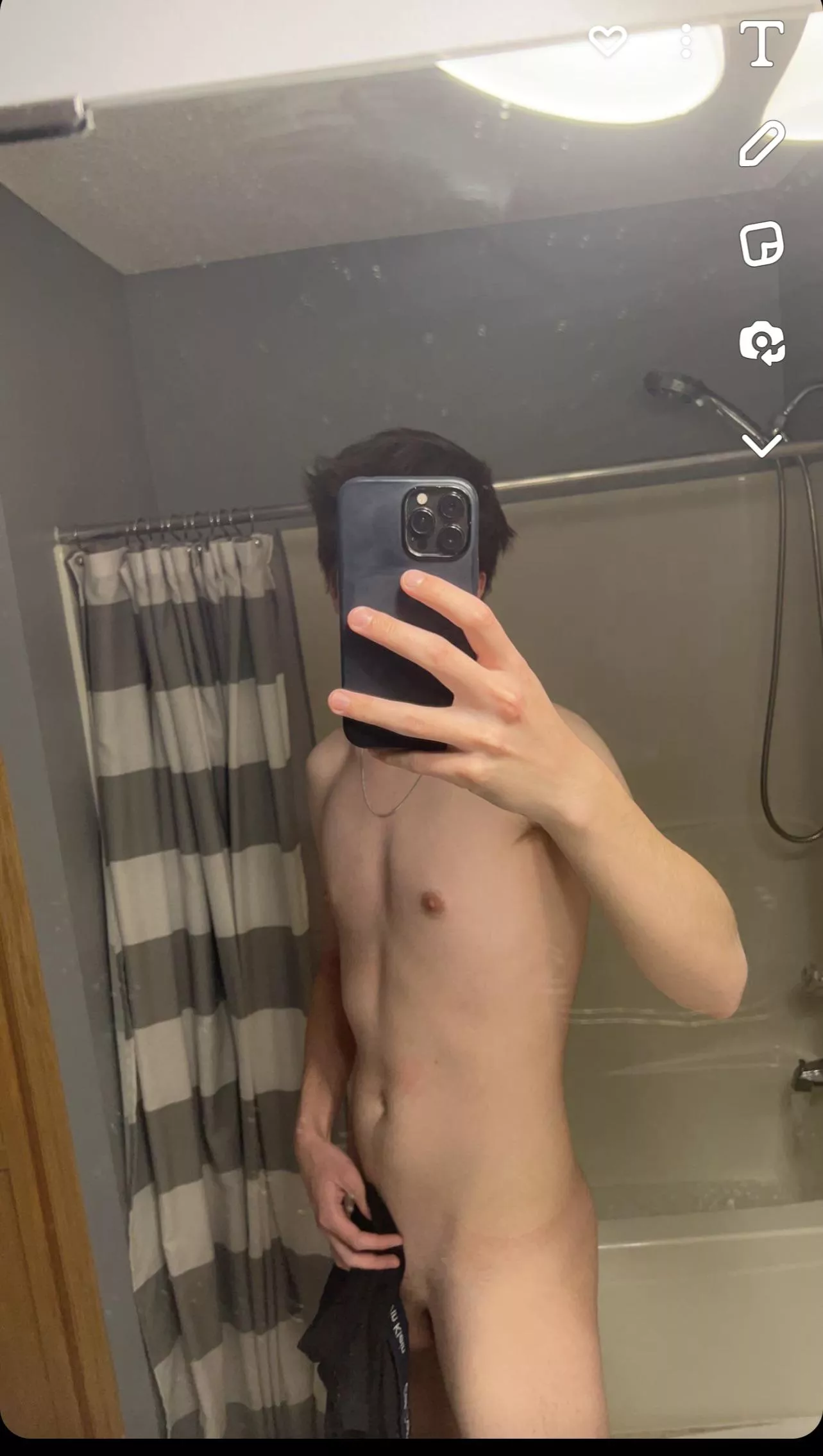 18 looking for other fit guys hmu loganb_0609 6’ slim fit, looking for other fit bros, dads, jocks, chill dudes posted by Express_Lettuce_713