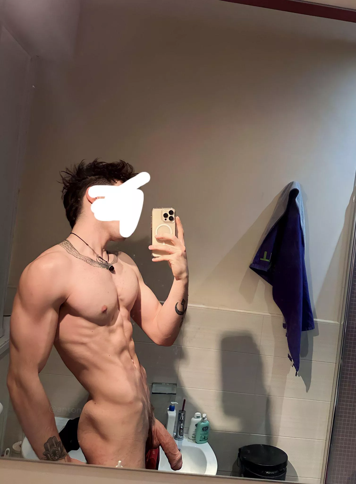 22yrs old🙃 posted by julian9797