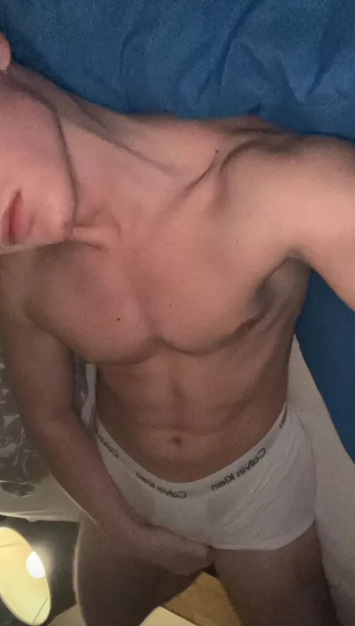 23 Hmu with face or body pic if you want to chat by swimboy_99