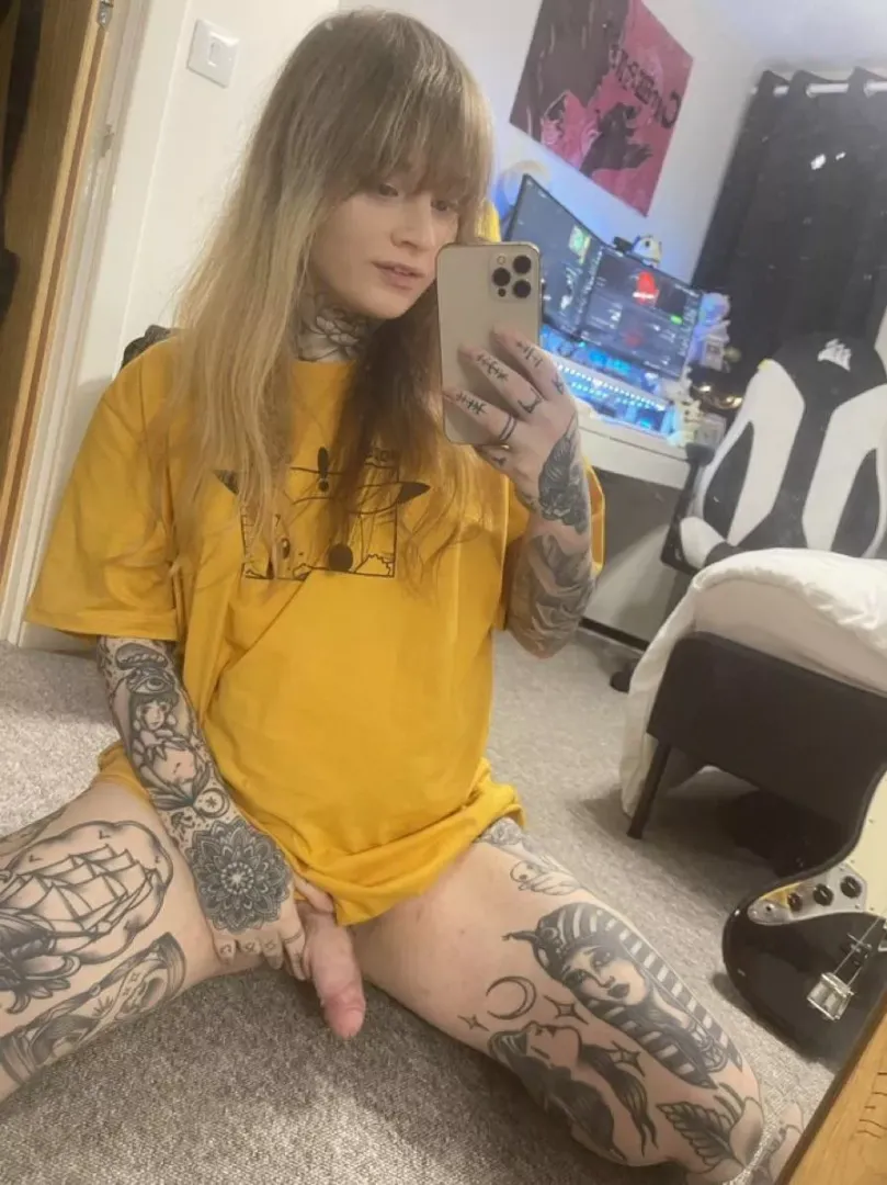 Any volunteers to suck this girlydick😊🥰 posted by Relevant_Tea2914